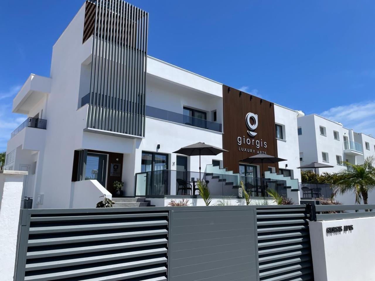 איה נאפה Giorgis Luxury Apartments מראה חיצוני תמונה